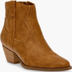 New size 8 Dolce Vita Pueblo Tan western brown ankle booties new in box